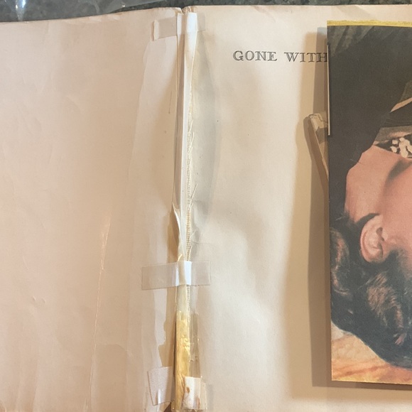 1940 Gone with the Wind Motion Picture Edition with 1949 newspapers clippings - Picture 5 of 6